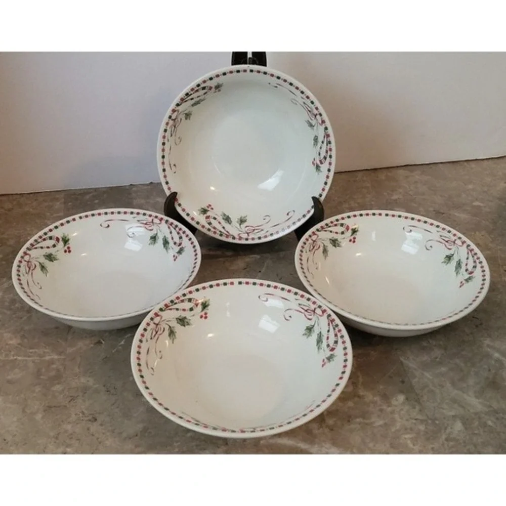 SET OF 4 GIBSON FESTIVE TRADITIONS‎ CHRISTMAS SALAD CEREAL SOUP BOWLS 6 1/4